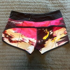 Lululemon Speed Shorts Size 6 in Pigment Wind Berry Rumble Multi & Black